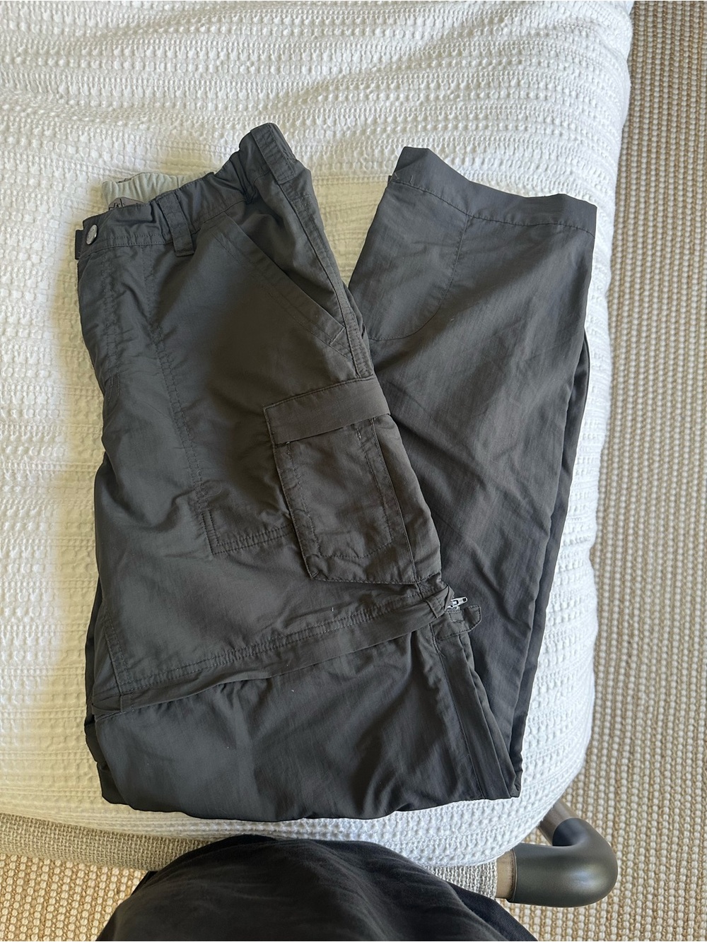 Women’s Cargo Pants in Dark Gray